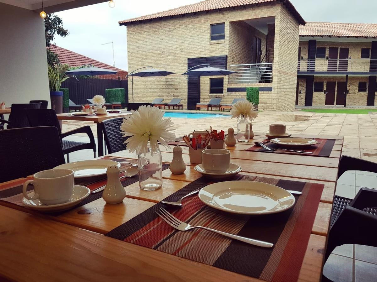 Palm Swift Luxury Accommodation Brits Kültér fotó
