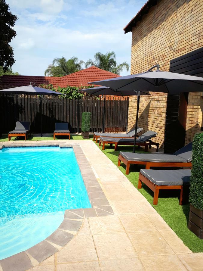 Palm Swift Luxury Accommodation Brits Kültér fotó