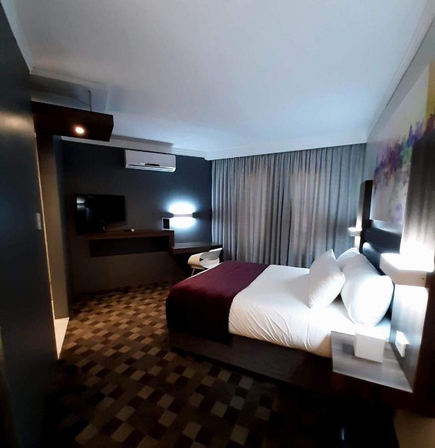 Palm Swift Luxury Accommodation Brits Kültér fotó