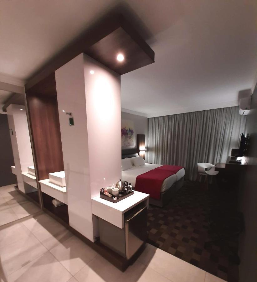 Palm Swift Luxury Accommodation Brits Kültér fotó
